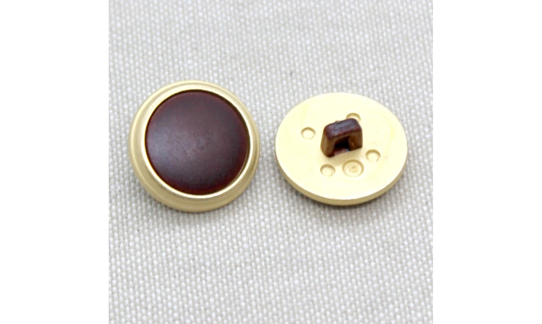 6 boutons / 19MM / Rouge Contour doré