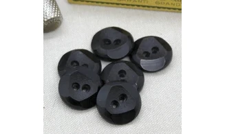 6 boutons / 22MM / Noir à facettes