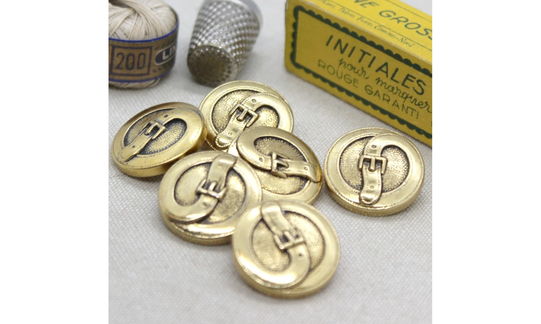 6 boutons / 23MM / Ceinture or