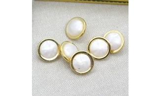6 boutons / 14MM / Blanc nacré et or