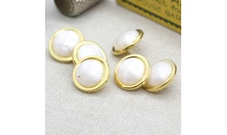 6 boutons / 14MM / Blanc nacré et or