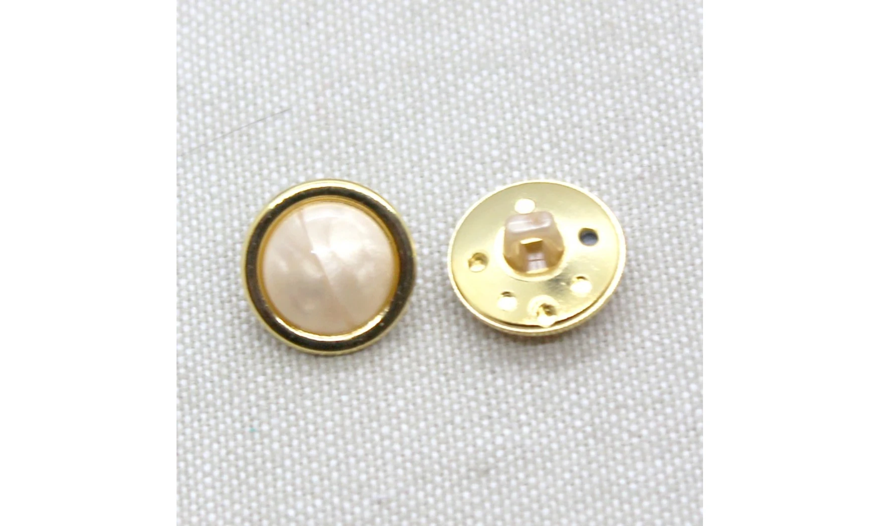 Vintage Button 386B