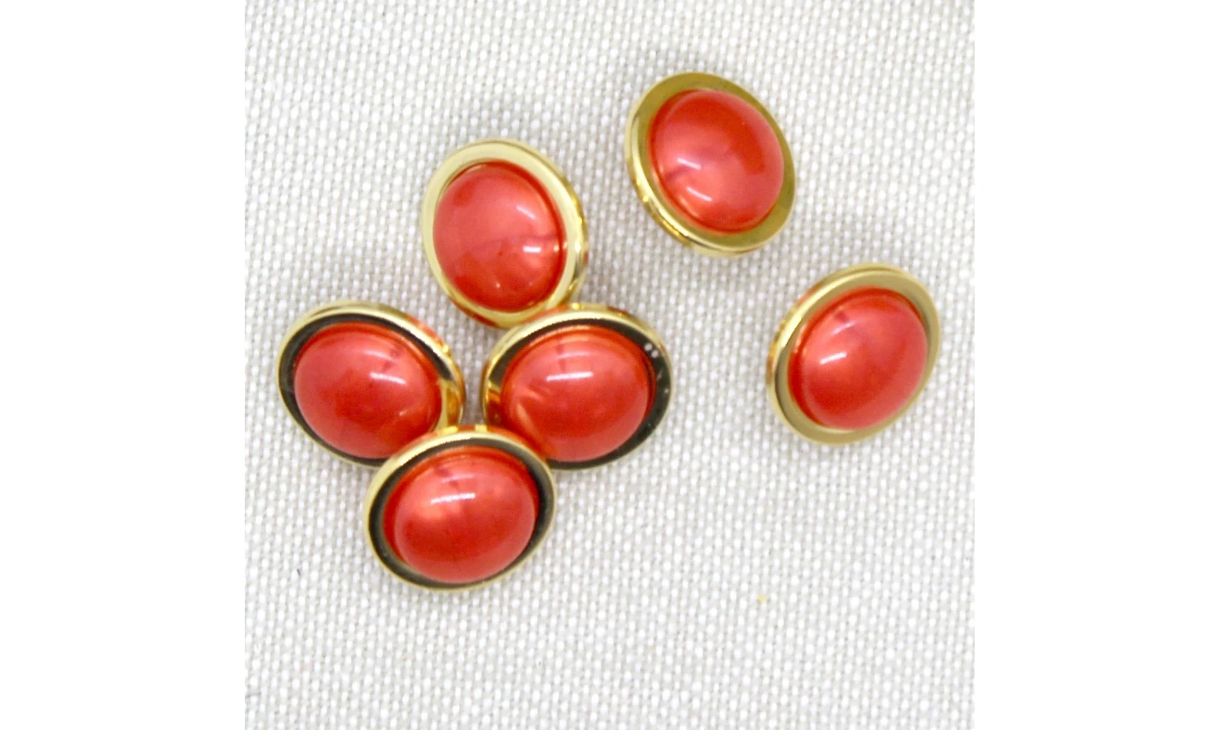 6 boutons / 14MM / Rouge nacré et or