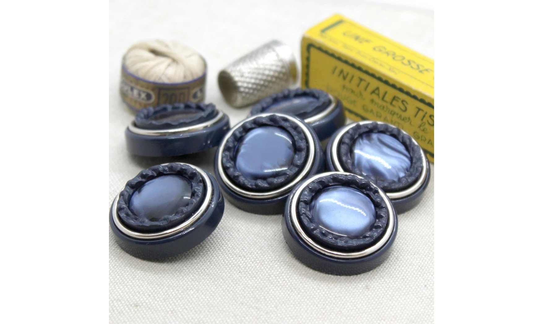 Vintage Button 498B