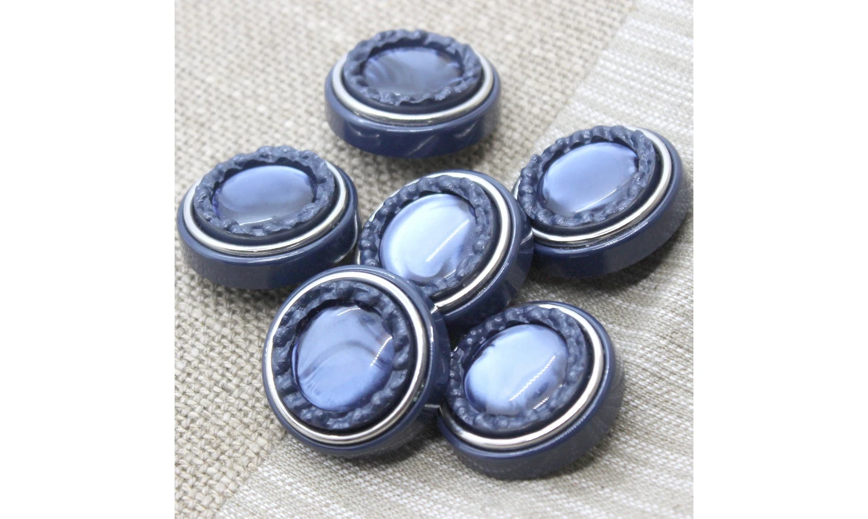 Vintage Button 498B