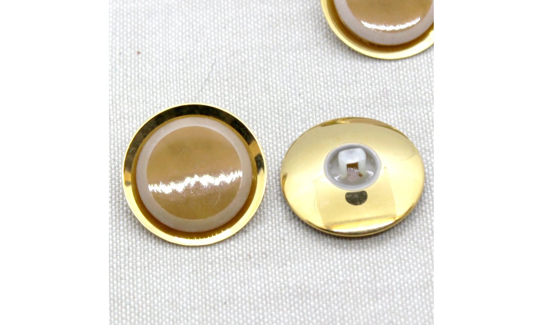 Vintage Button 371B