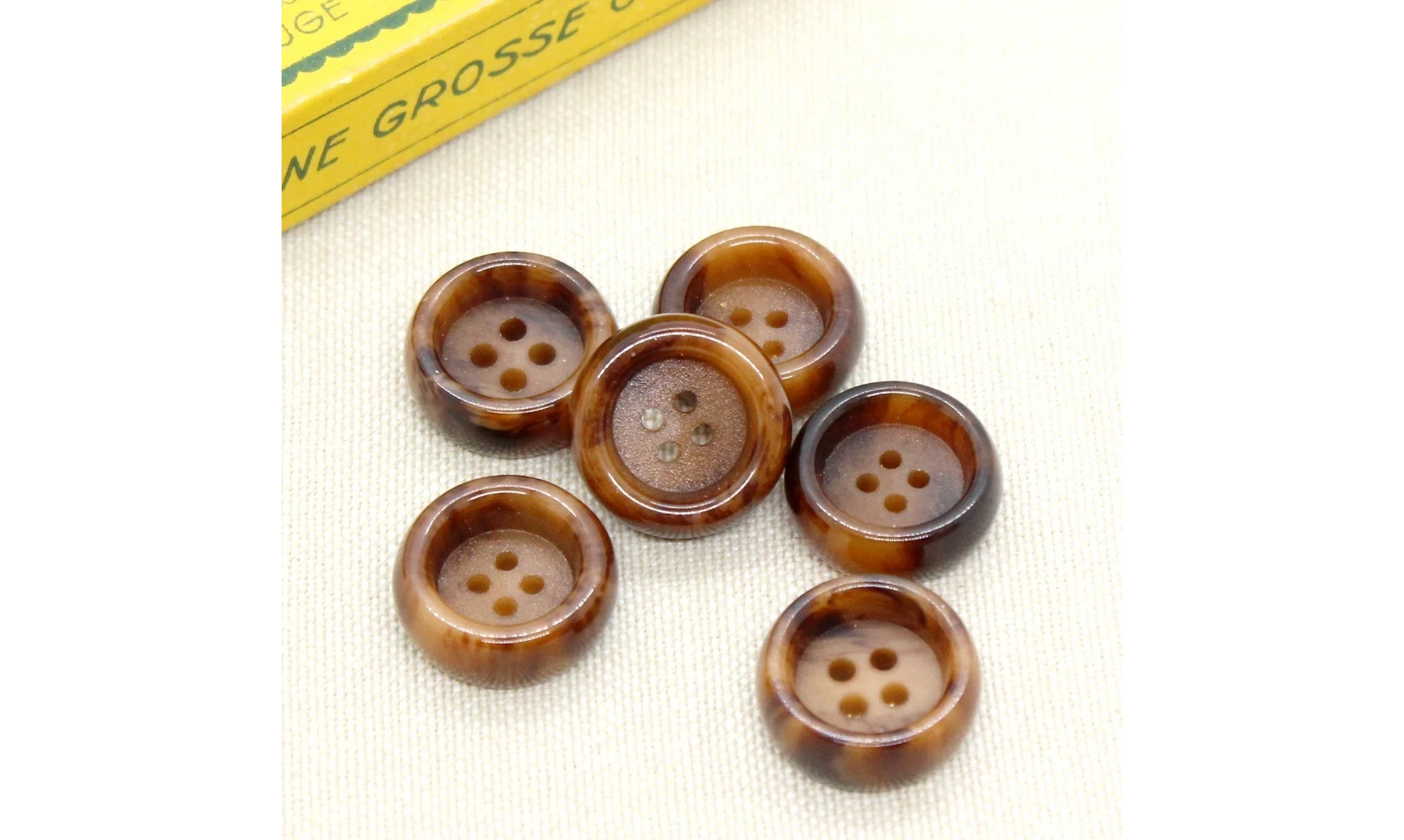 Vintage button 063A