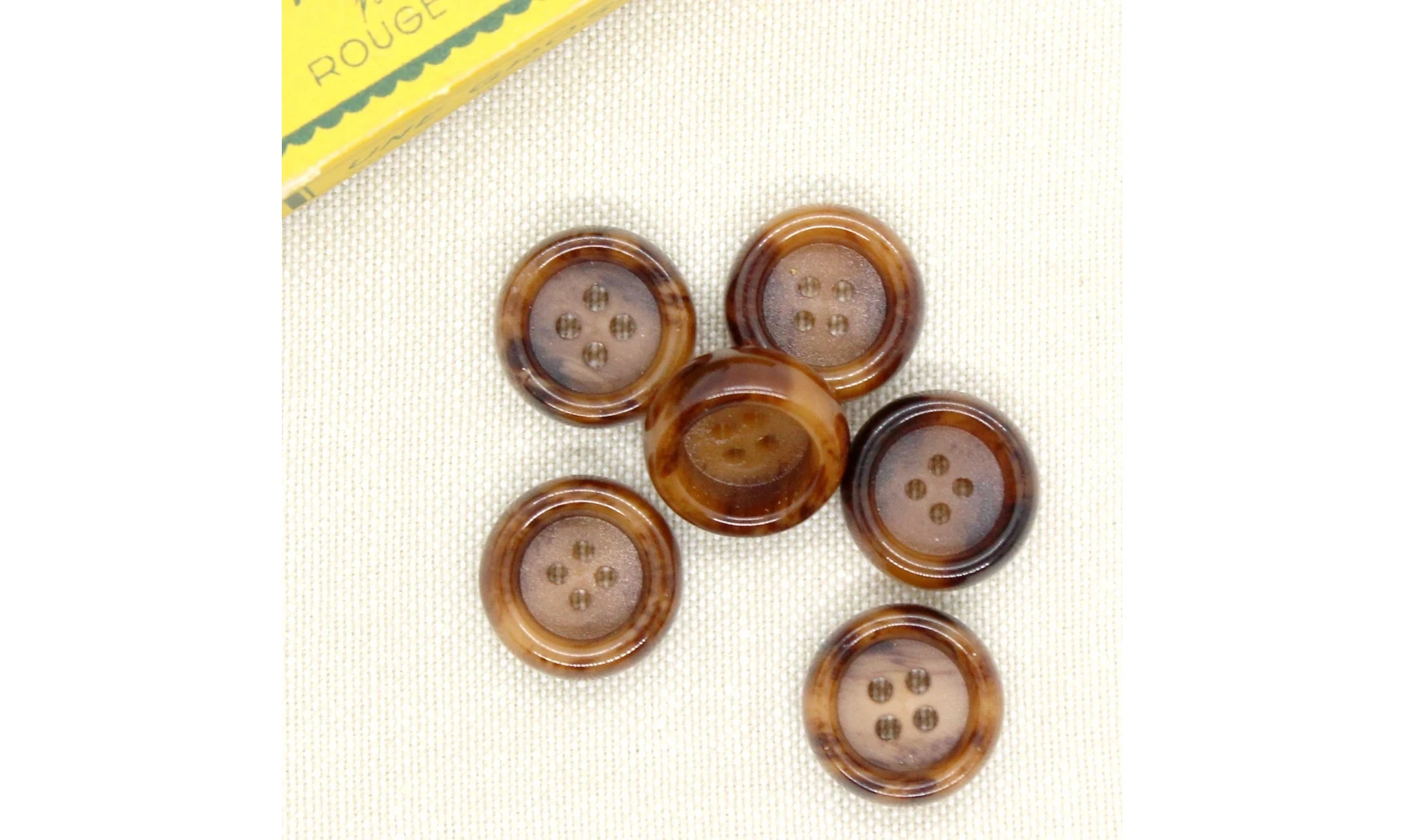 Vintage button 063A