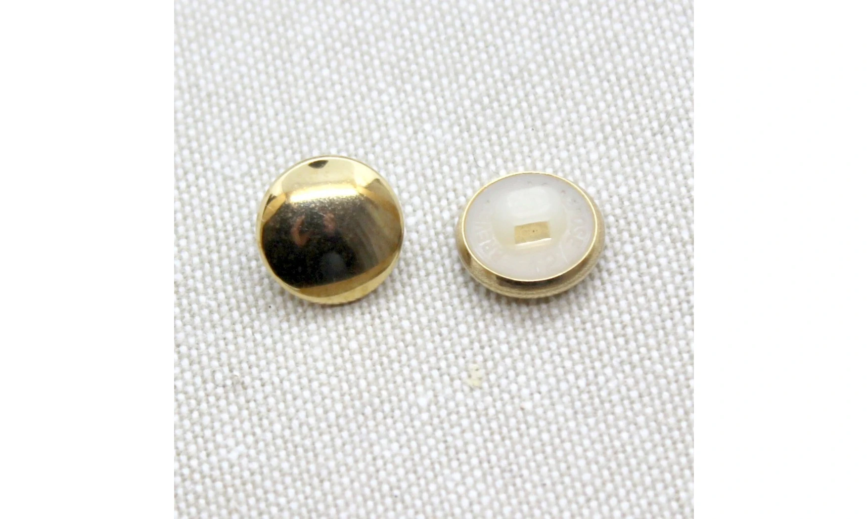 Vintage Button 097E