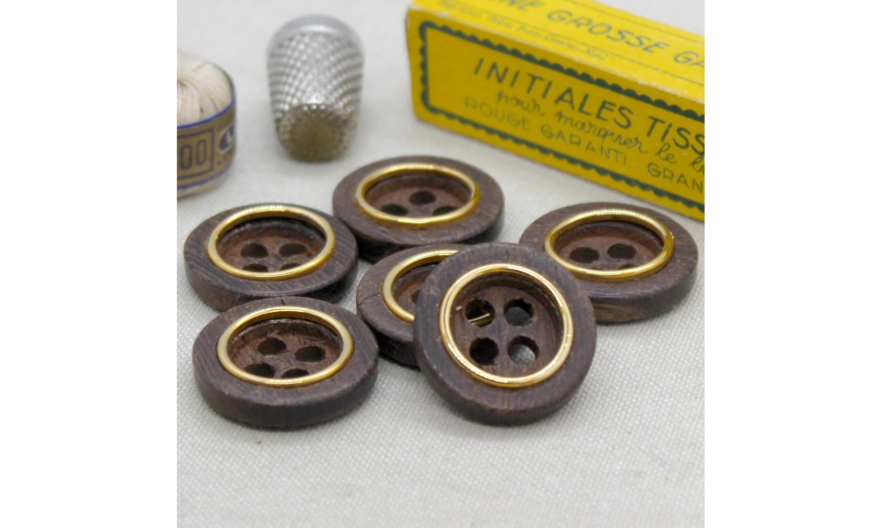 Vintage Button 404B
