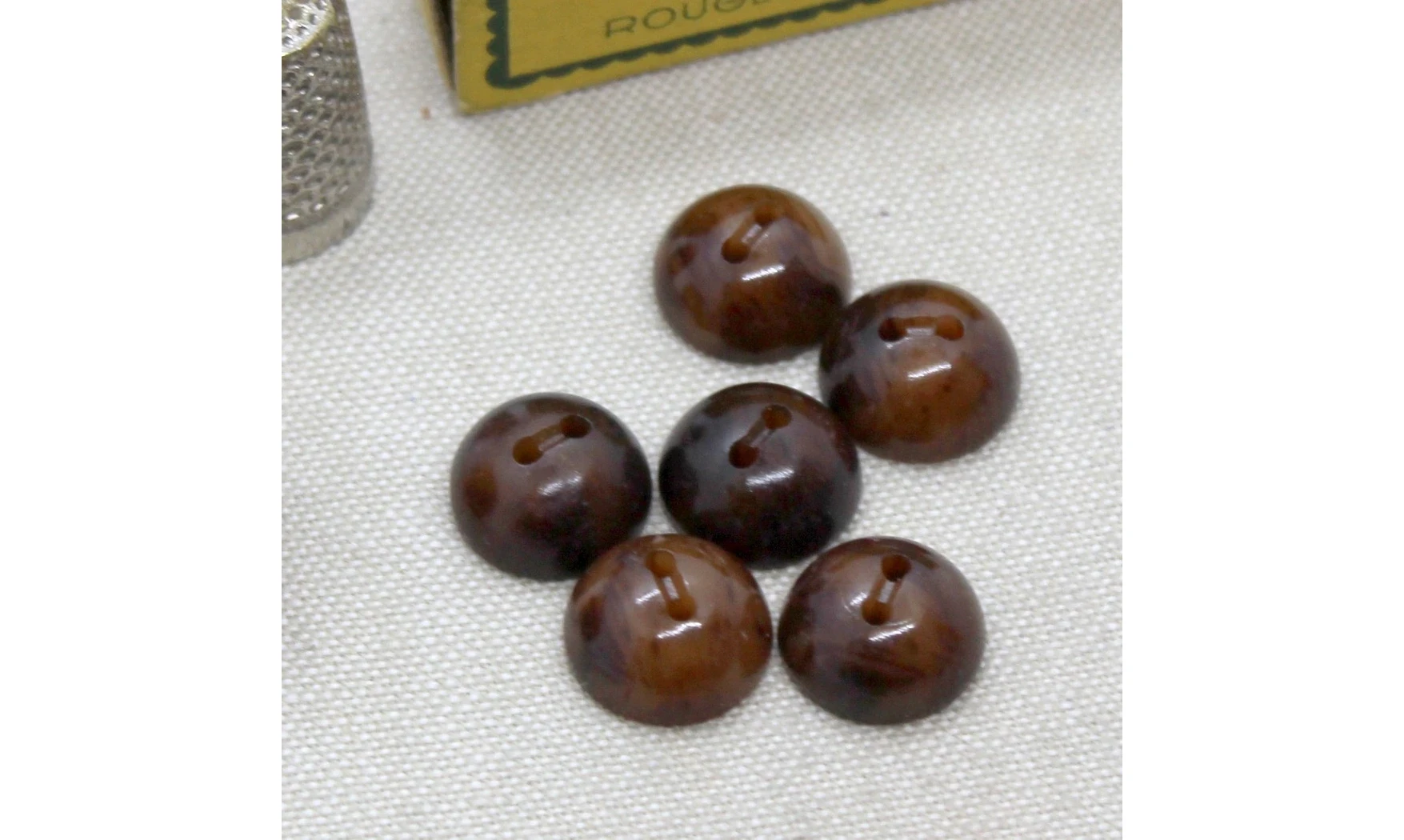 6 boutons / 14MM / Brun Demi sphère