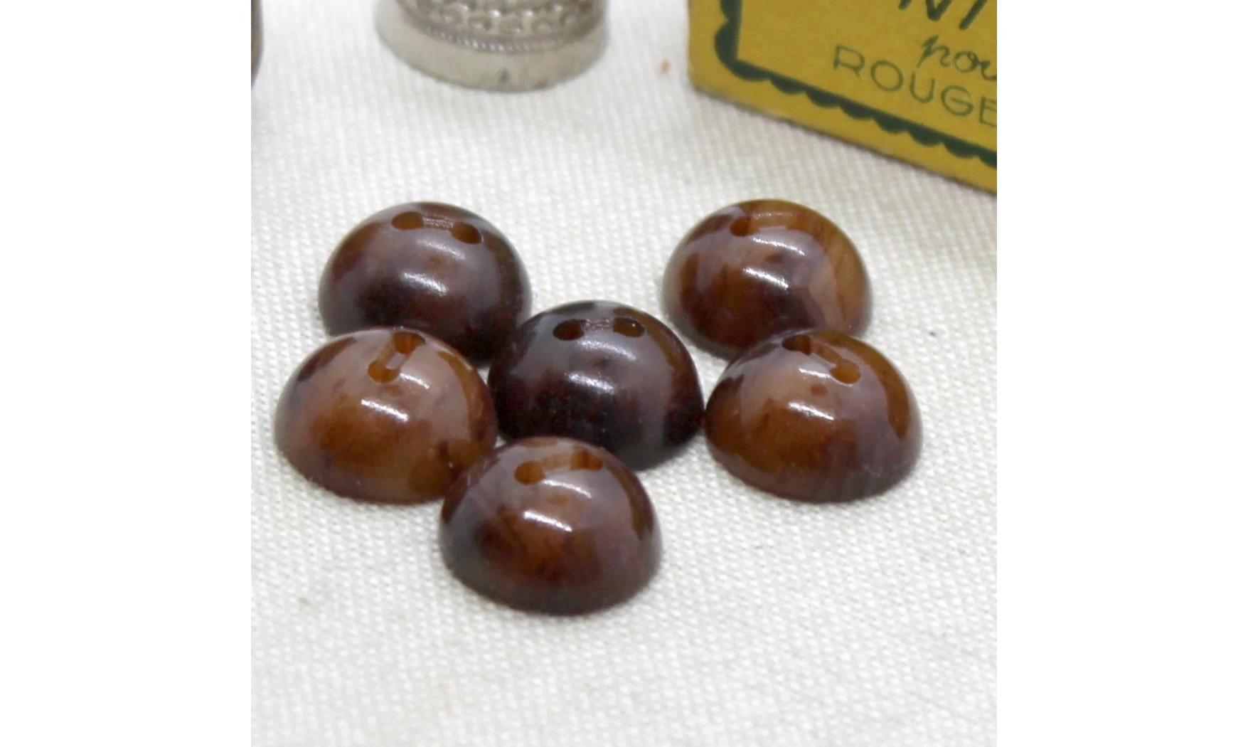 6 boutons / 14MM / Brun Demi sphère