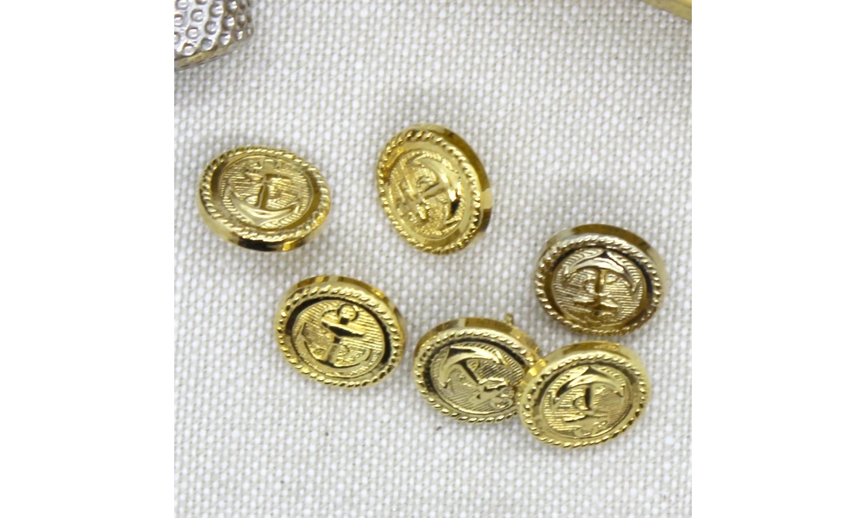 Vintage Button 381B