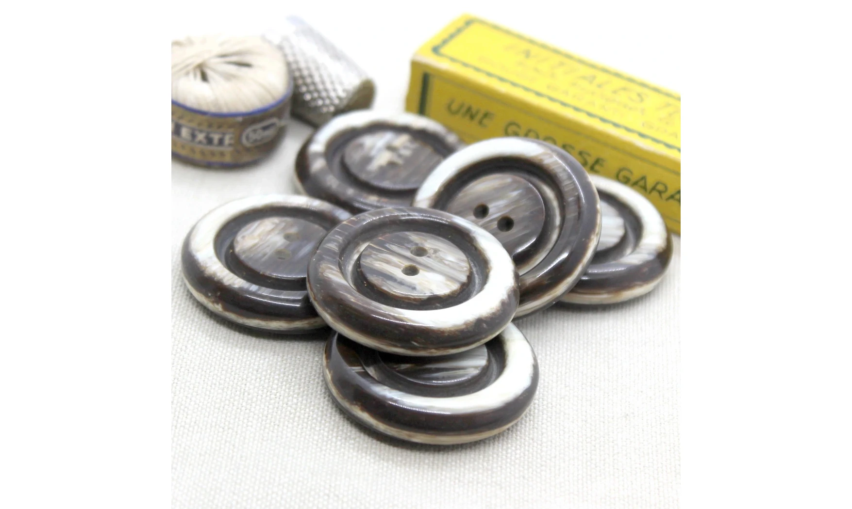 6 boutons / 36MM / Brun