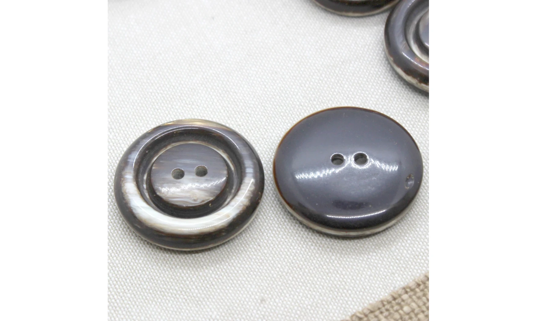 6 boutons / 36MM / Brun