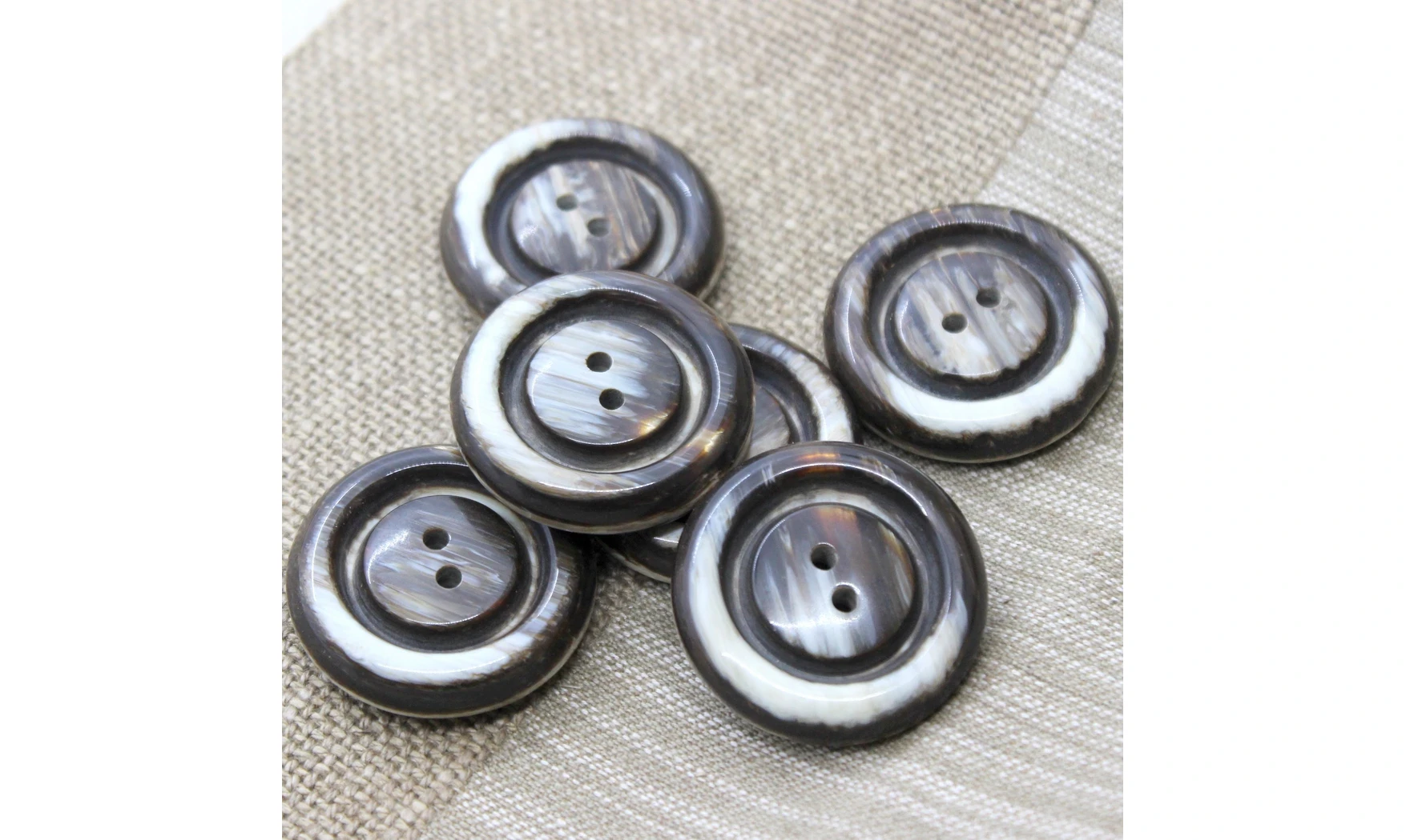 6 boutons / 36MM / Brun