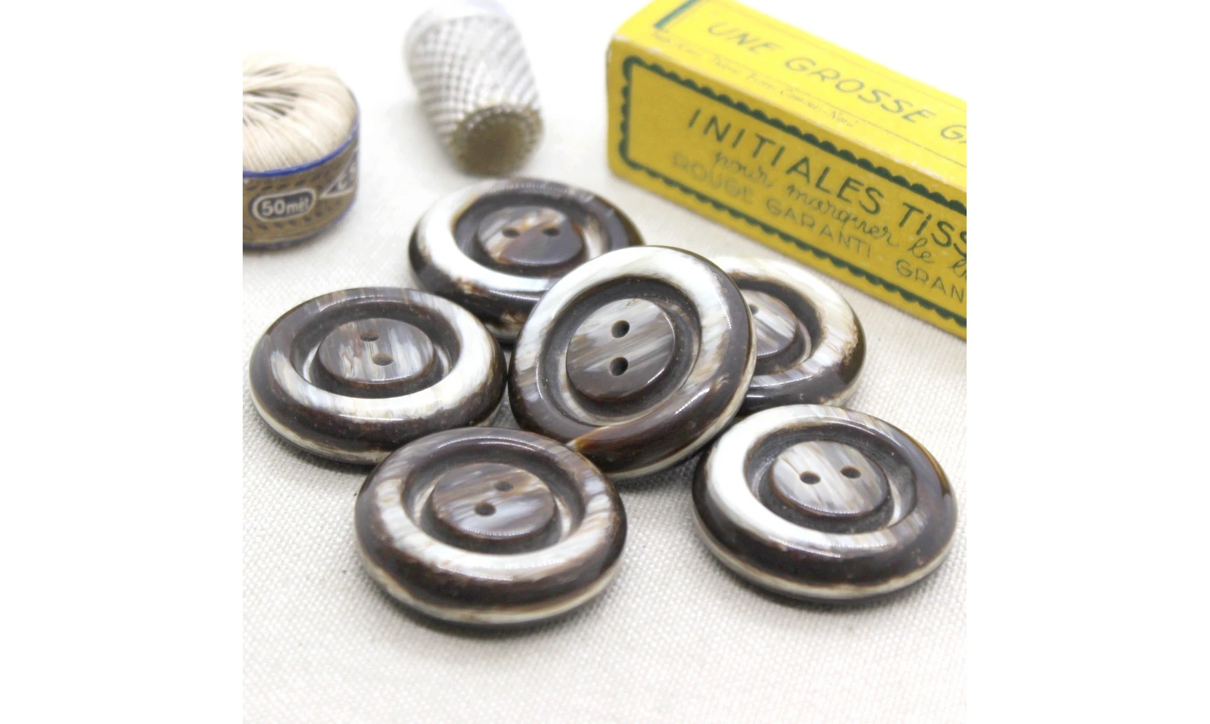 6 boutons / 30MM / Brun