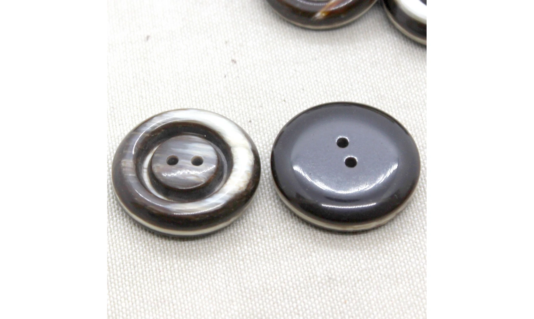 6 boutons / 30MM / Brun