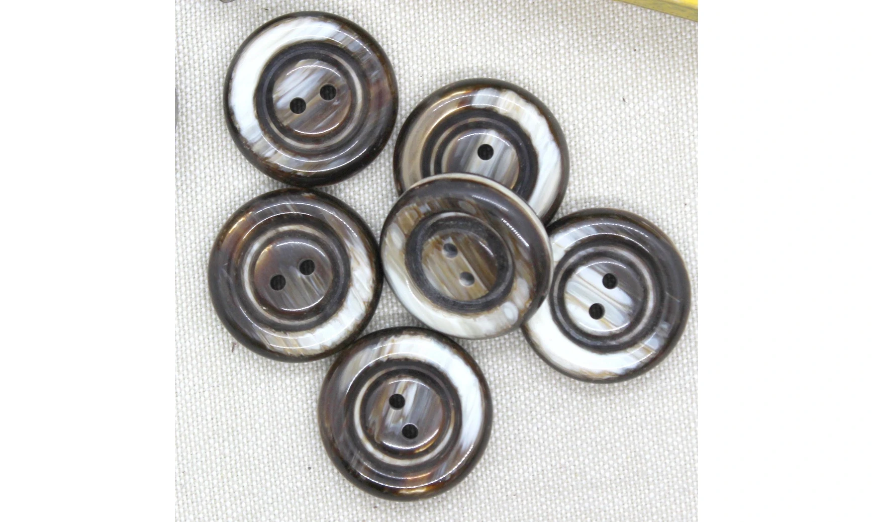 Vintage Button 052C