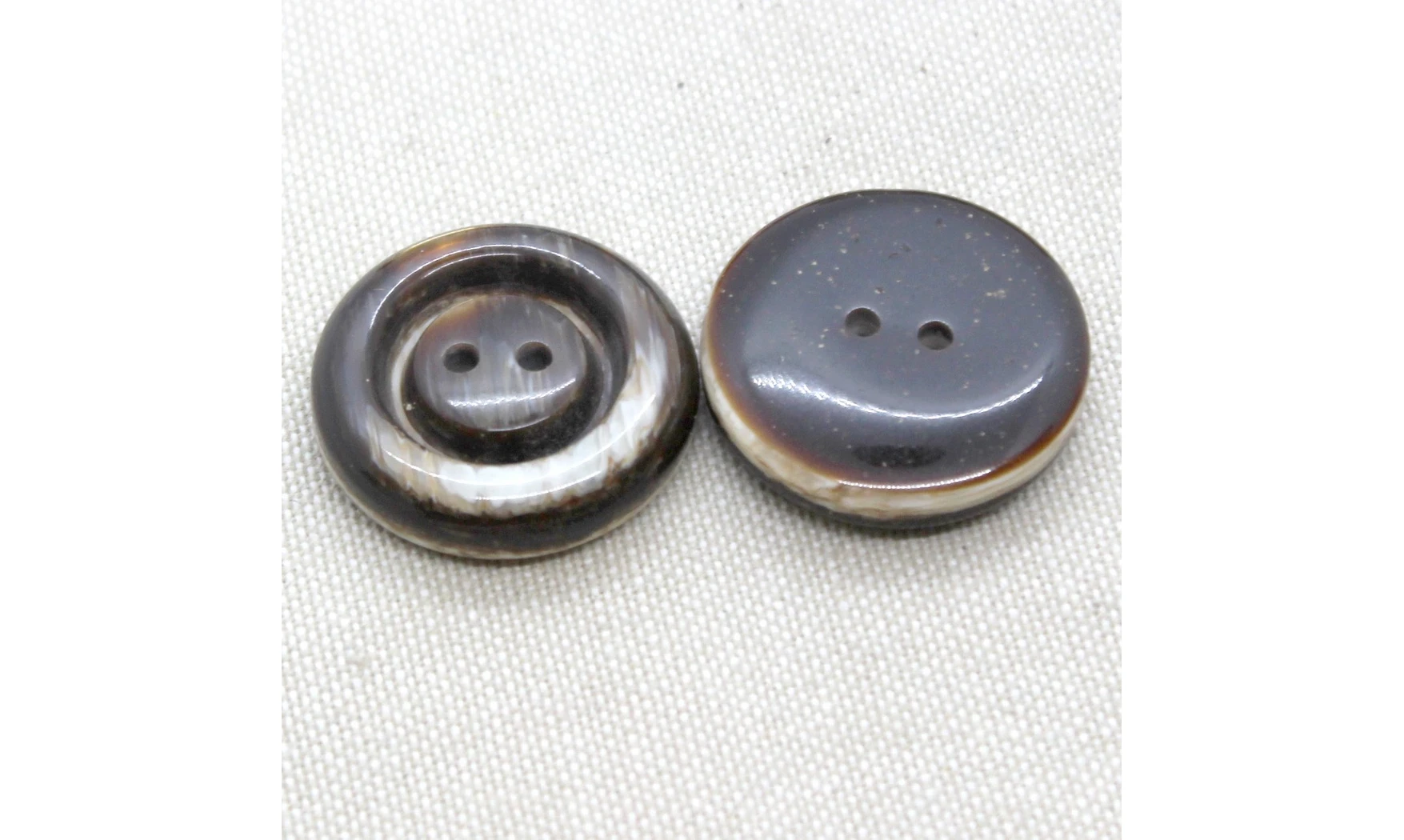 Vintage Button 052C