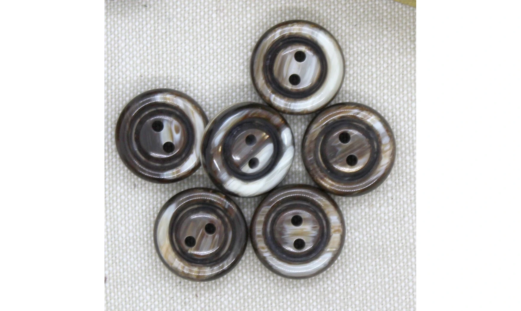 6 boutons / 18MM / Brun