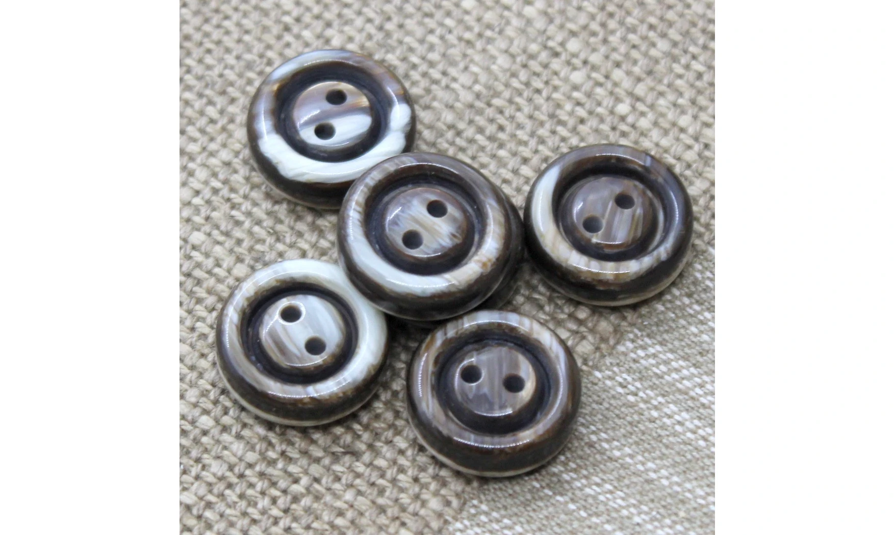 6 boutons / 18MM / Brun