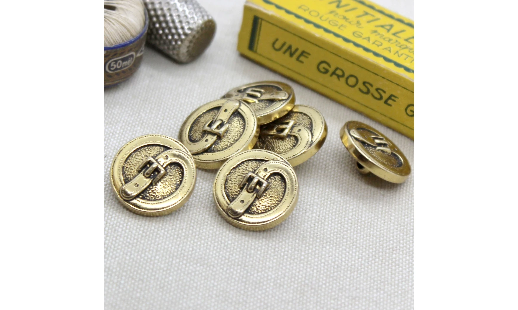 Vintage Button 055C