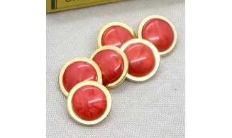 6 boutons / 18MM / Rouge nacré et or