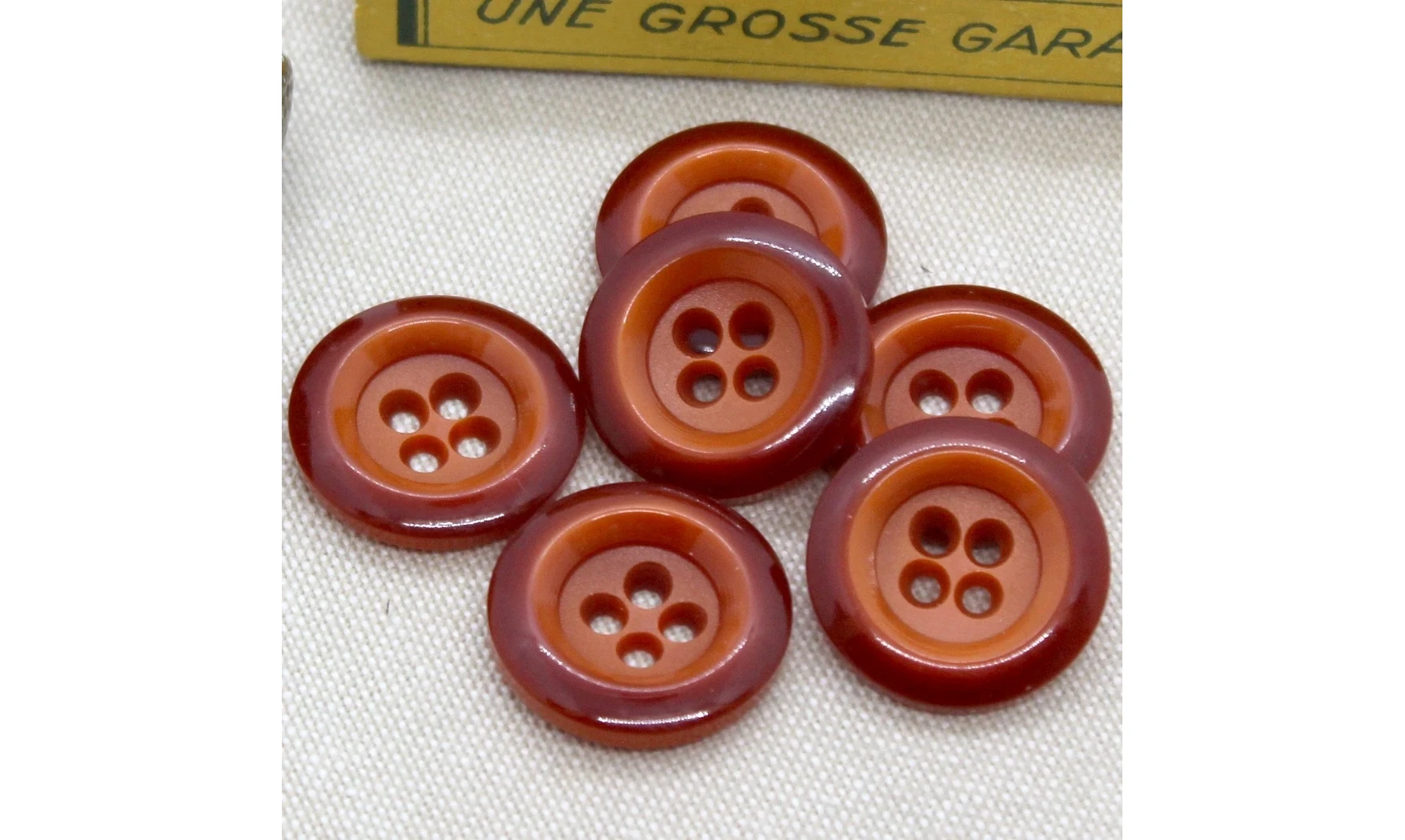 6 boutons / 22MM / Rouge