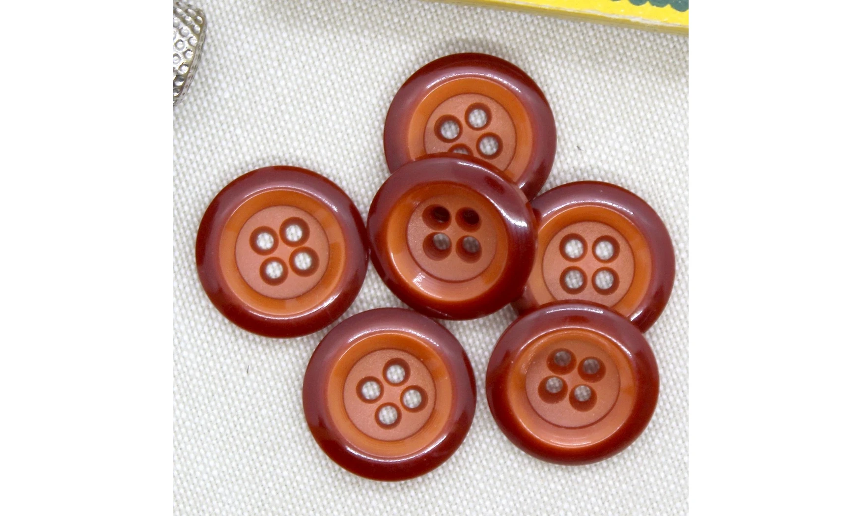 6 boutons / 22MM / Rouge