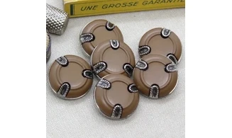 6 boutons / 25MM / Brun