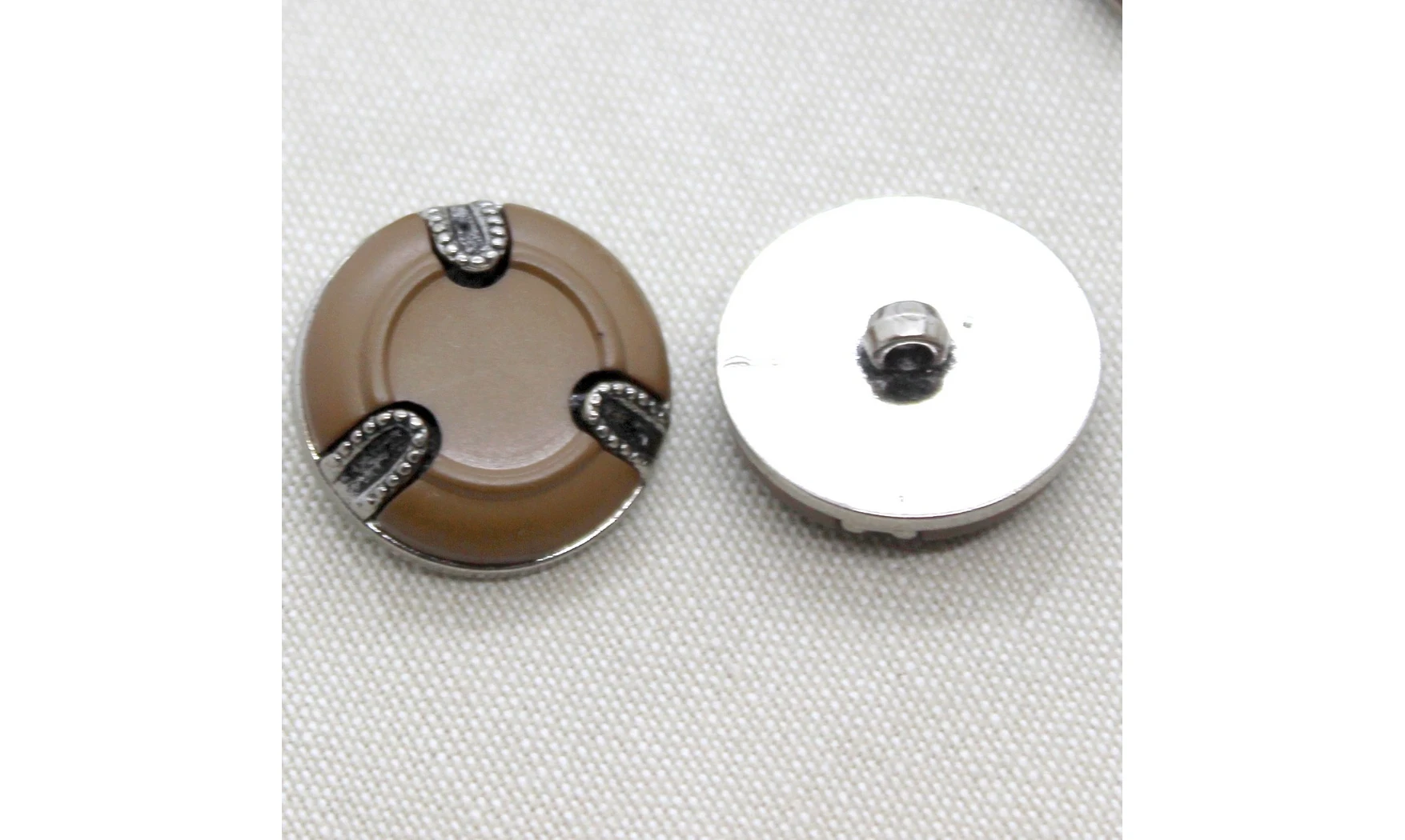 6 boutons / 25MM / Brun