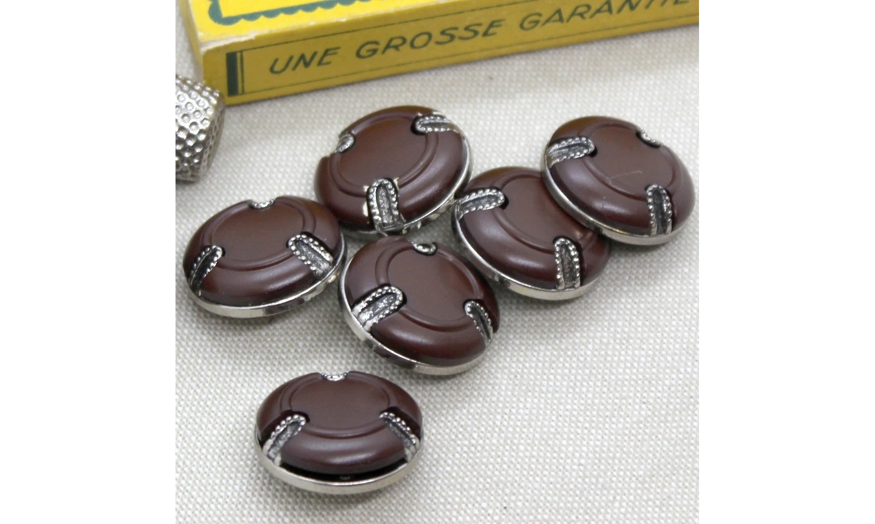 6 boutons / 22MM / Brun Chocolat