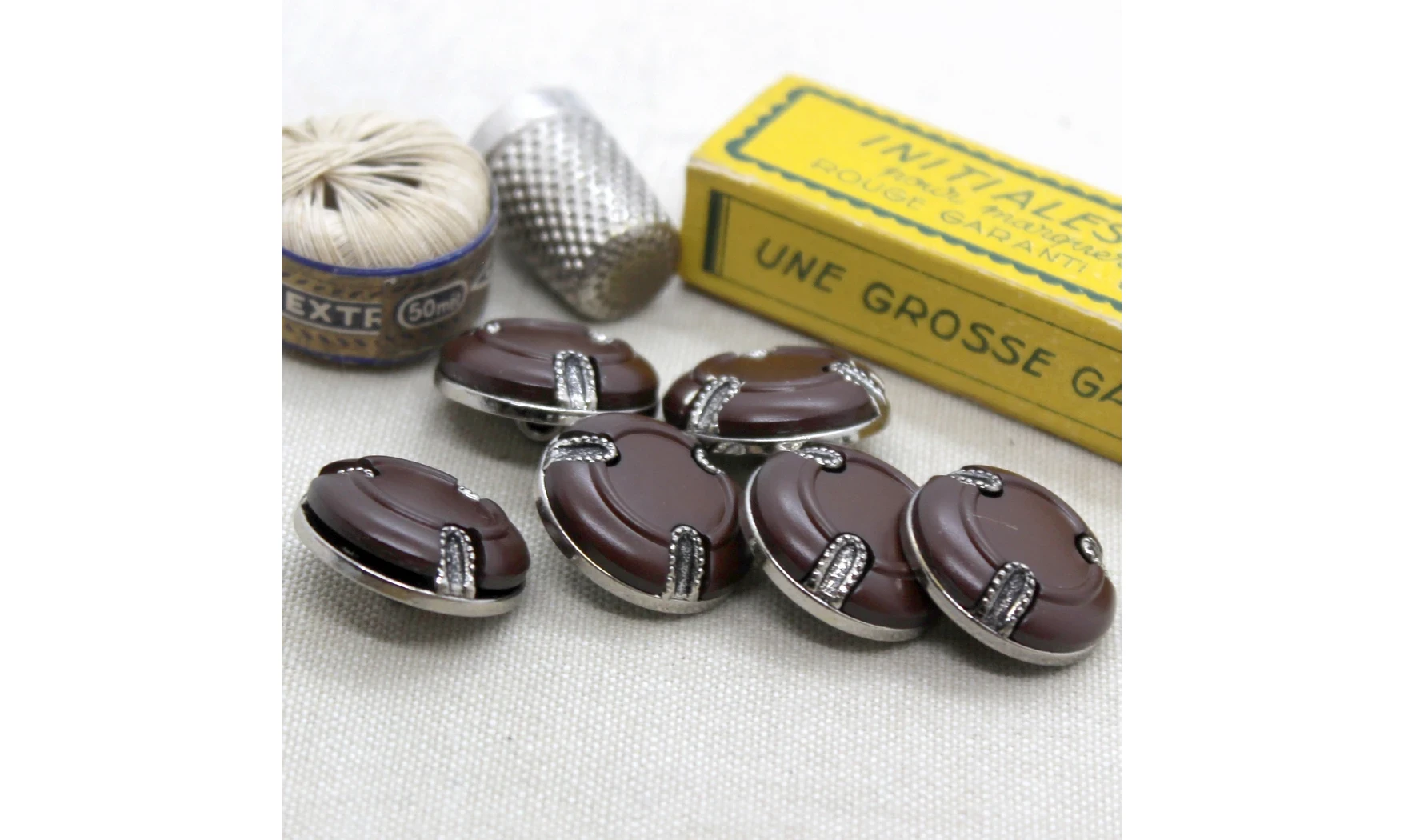 6 boutons / 22MM / Brun Chocolat