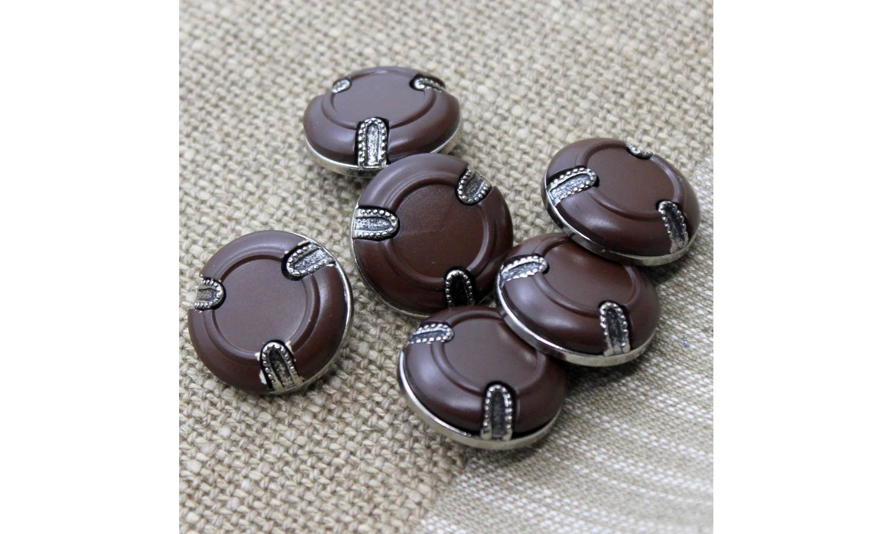 6 boutons / 22MM / Brun Chocolat