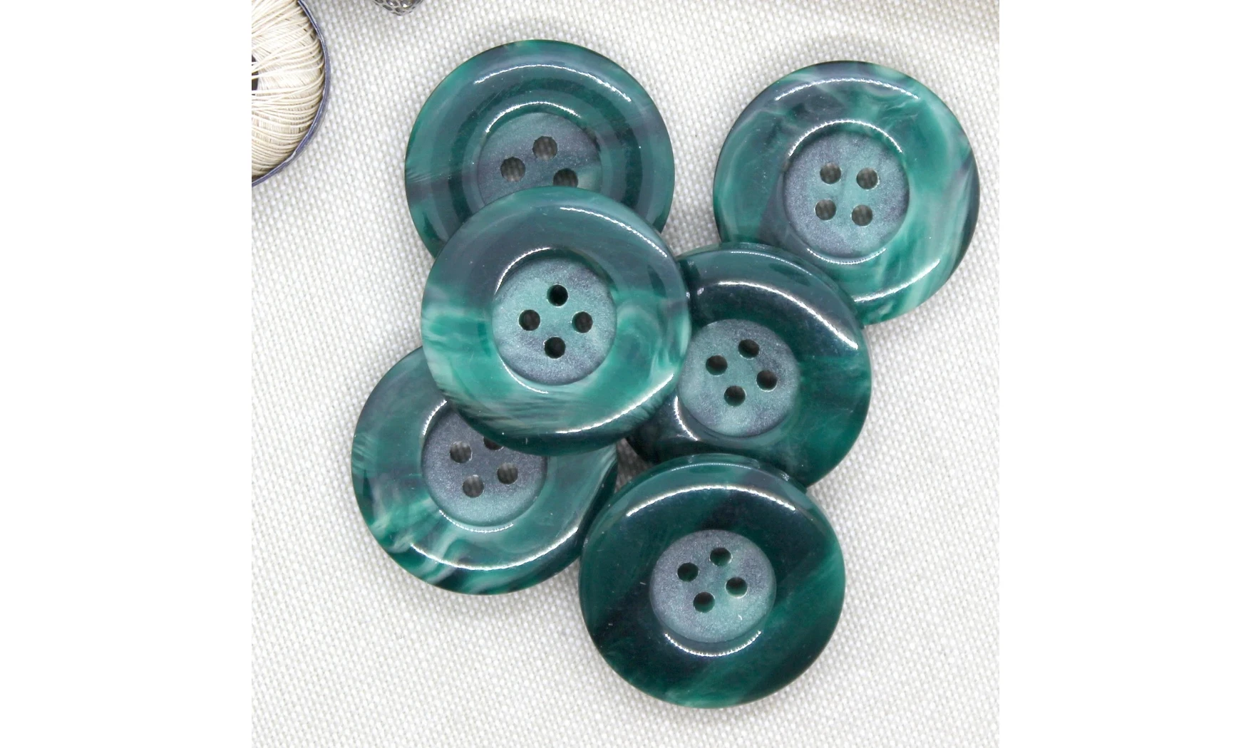 Vintage button 122B-2