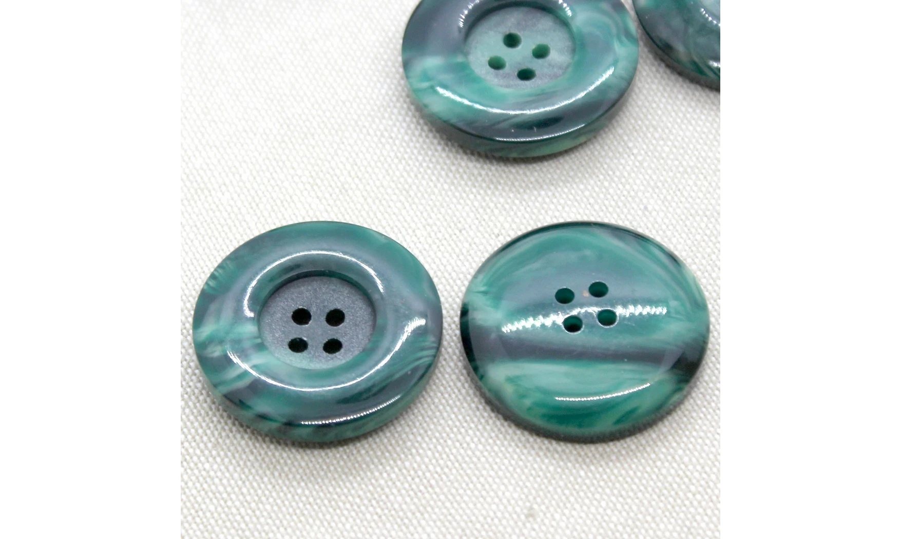 Vintage button 122B-2