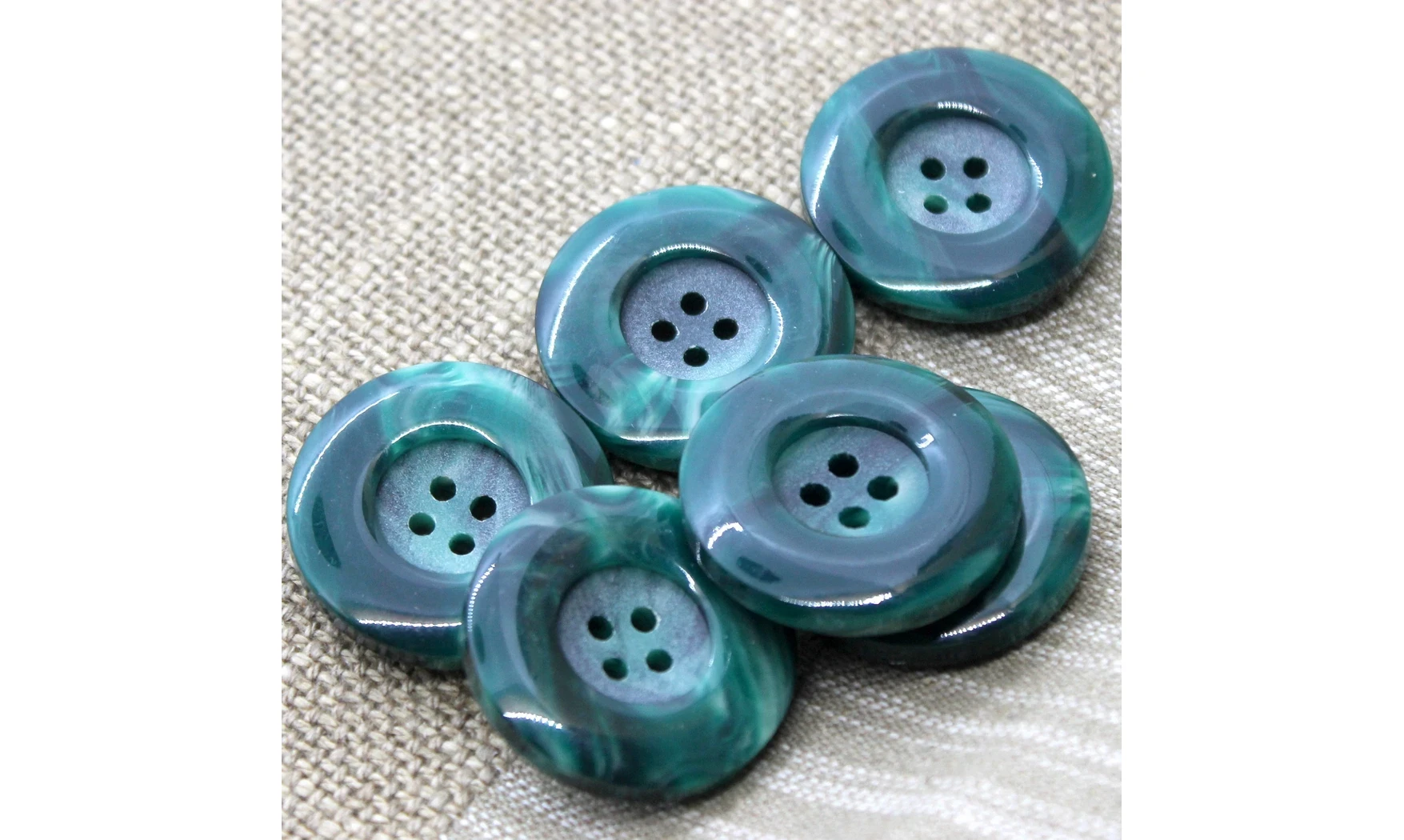Vintage button 122B-2
