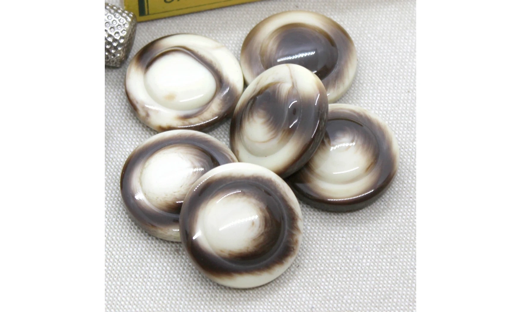 Vintage Button 182B-2