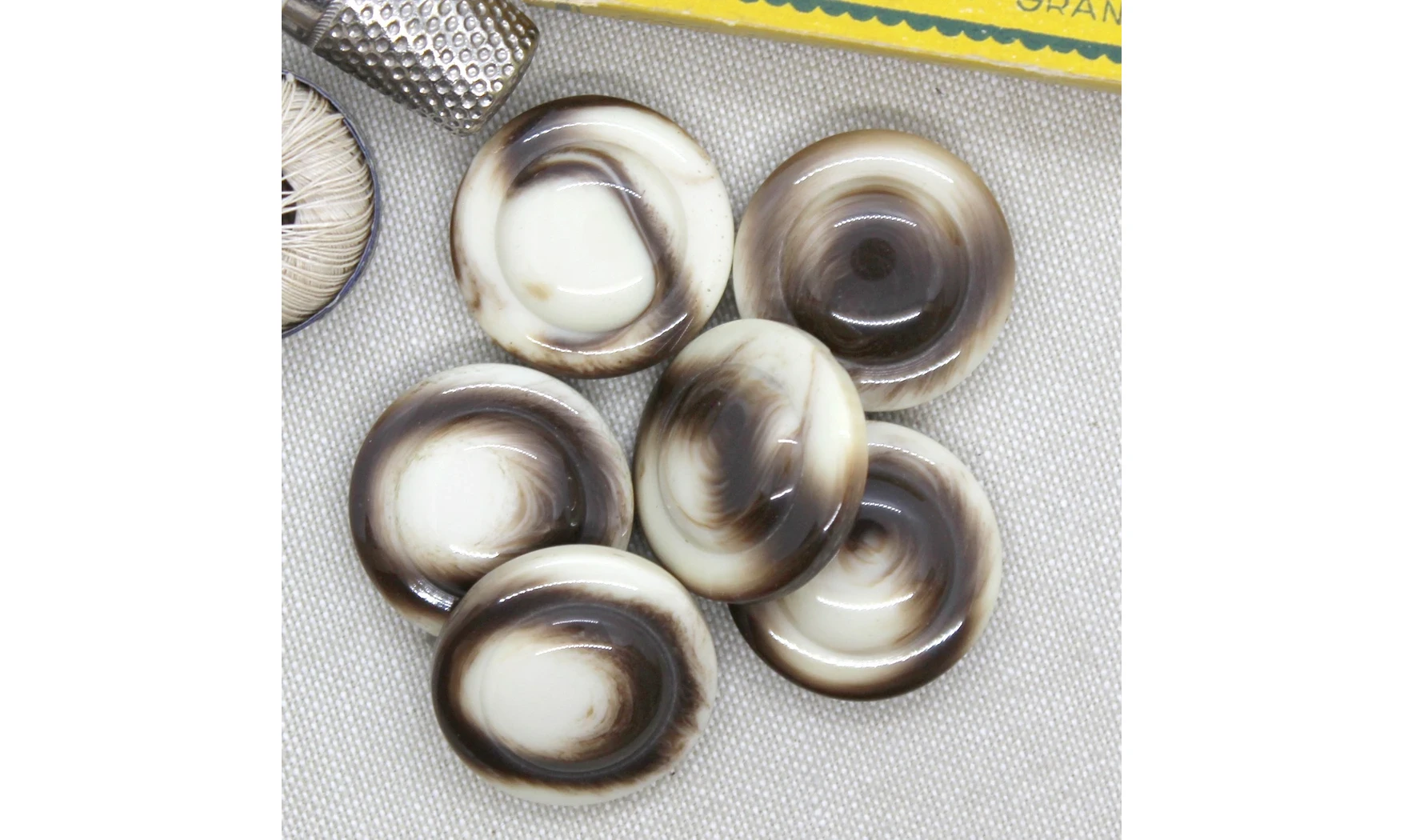 Vintage Button 182B-2