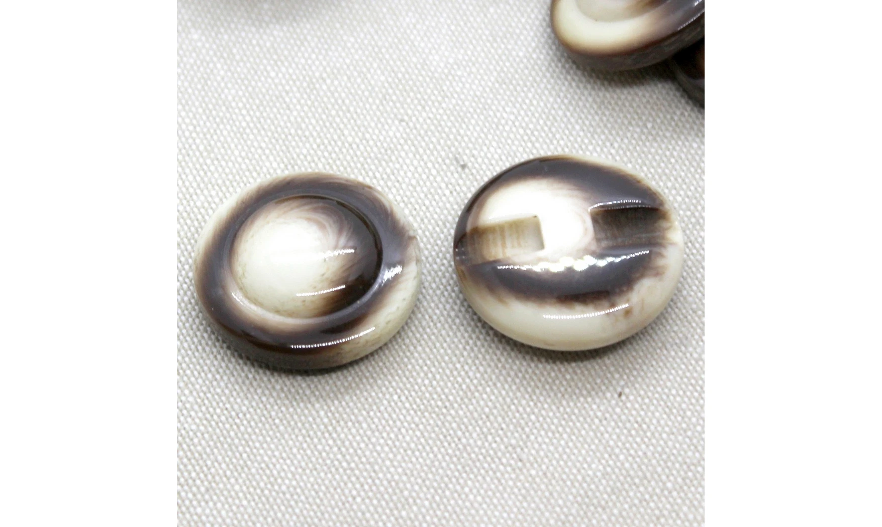 Vintage Button 182B-2