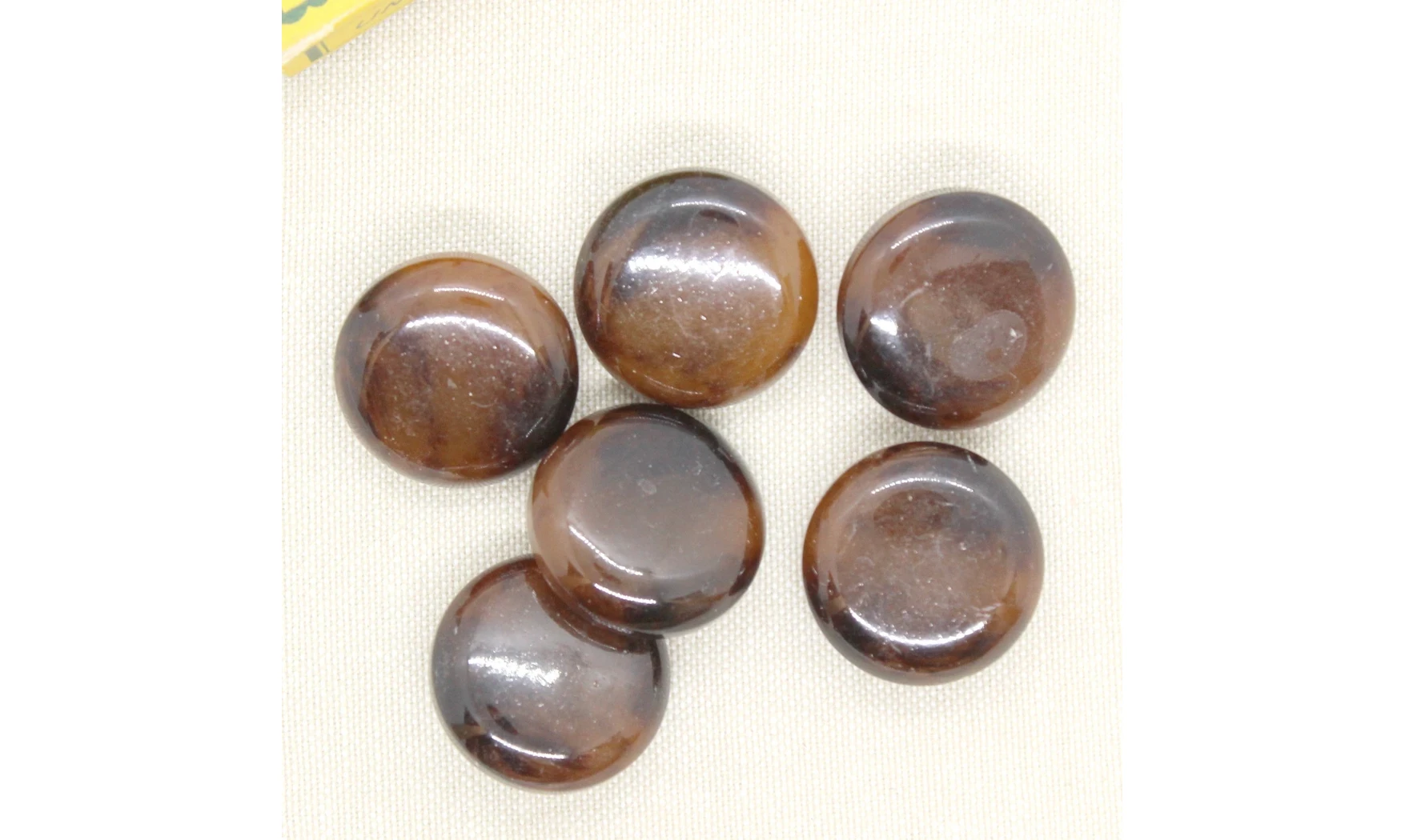 Vintage button 066A