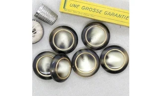 Vintage Button 532B