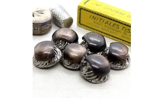 Vintage Button 447B