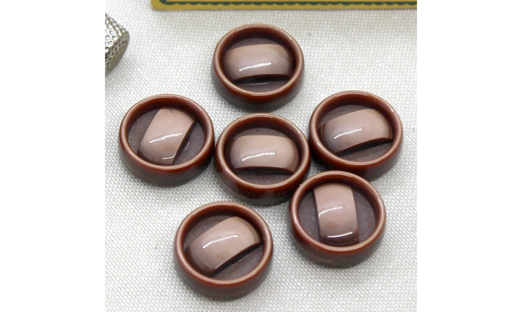 Boutons VINTAGE / 22,5MM / Marron