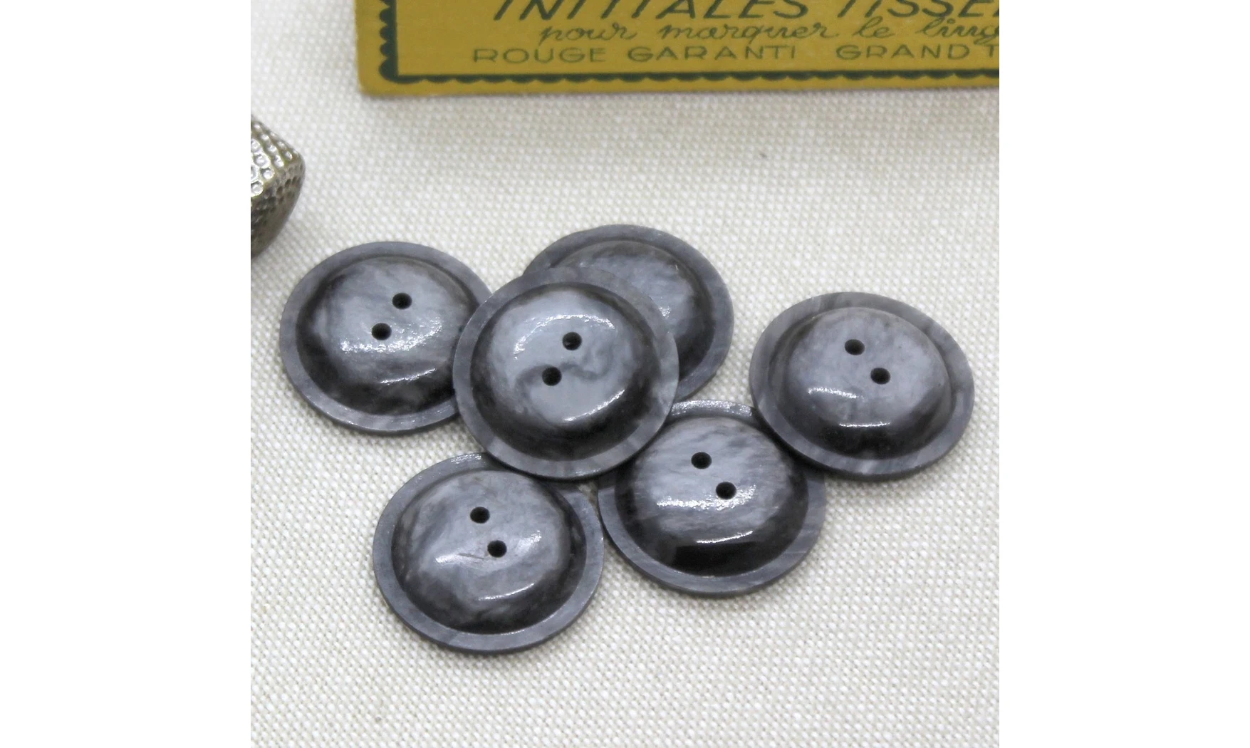 Vintage Button 507B