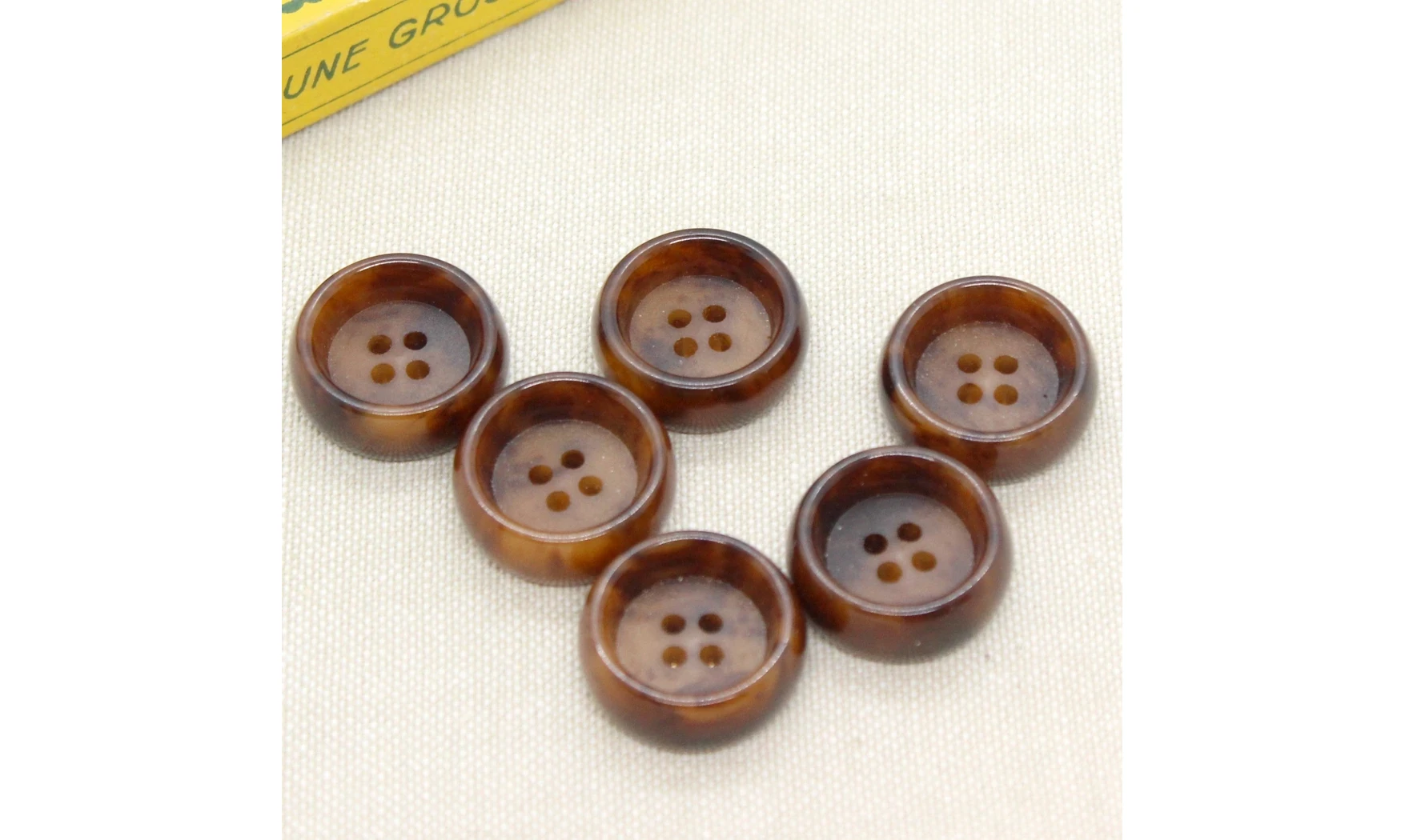 Vintage button 068A
