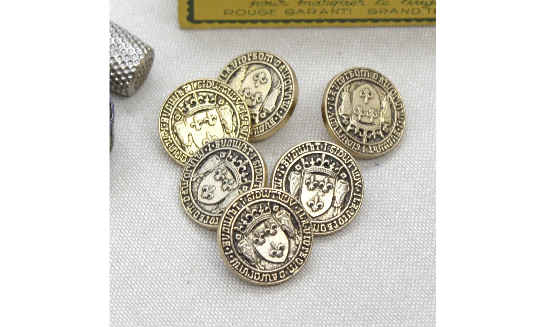 Vintage Button 467B