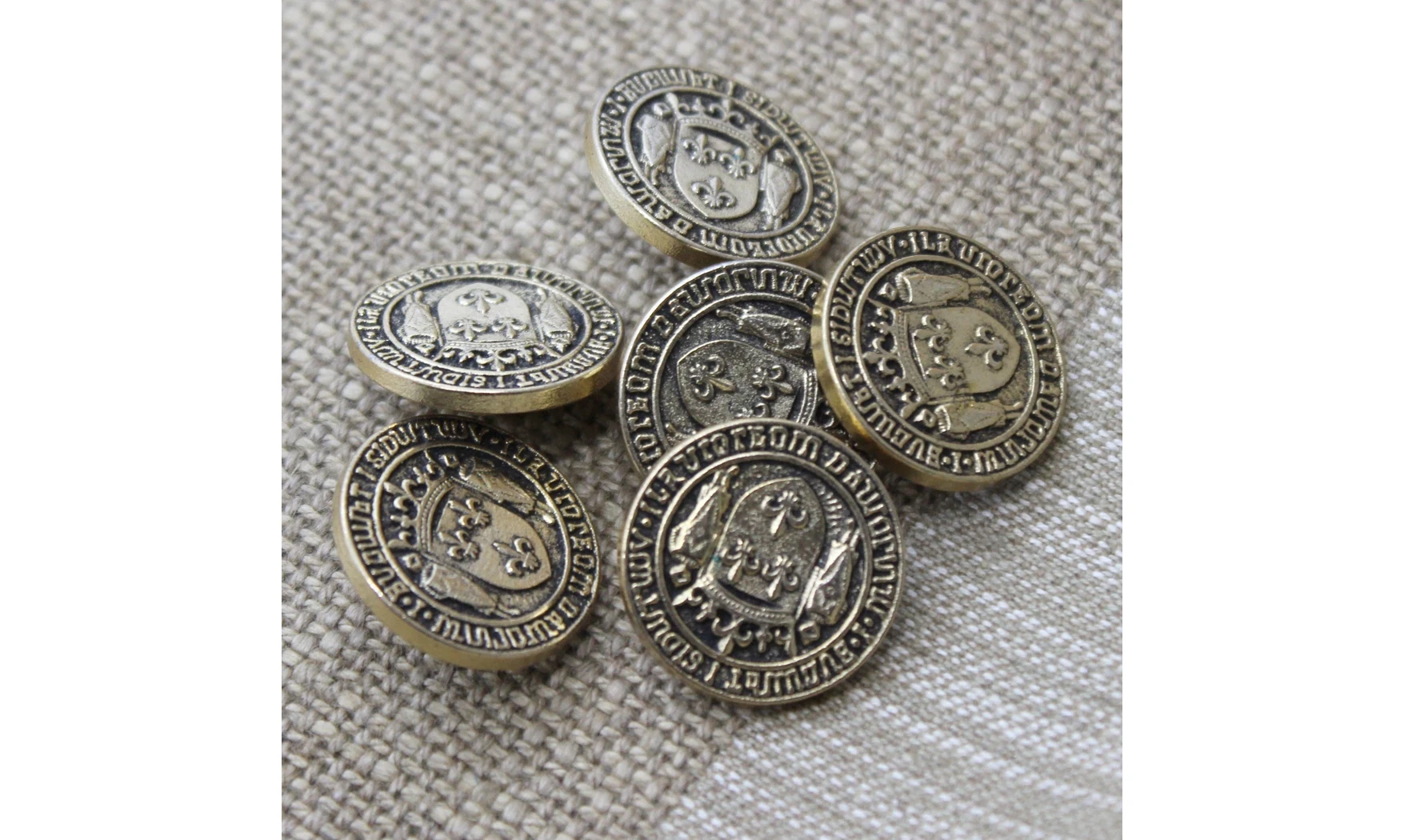 Vintage Button 467B