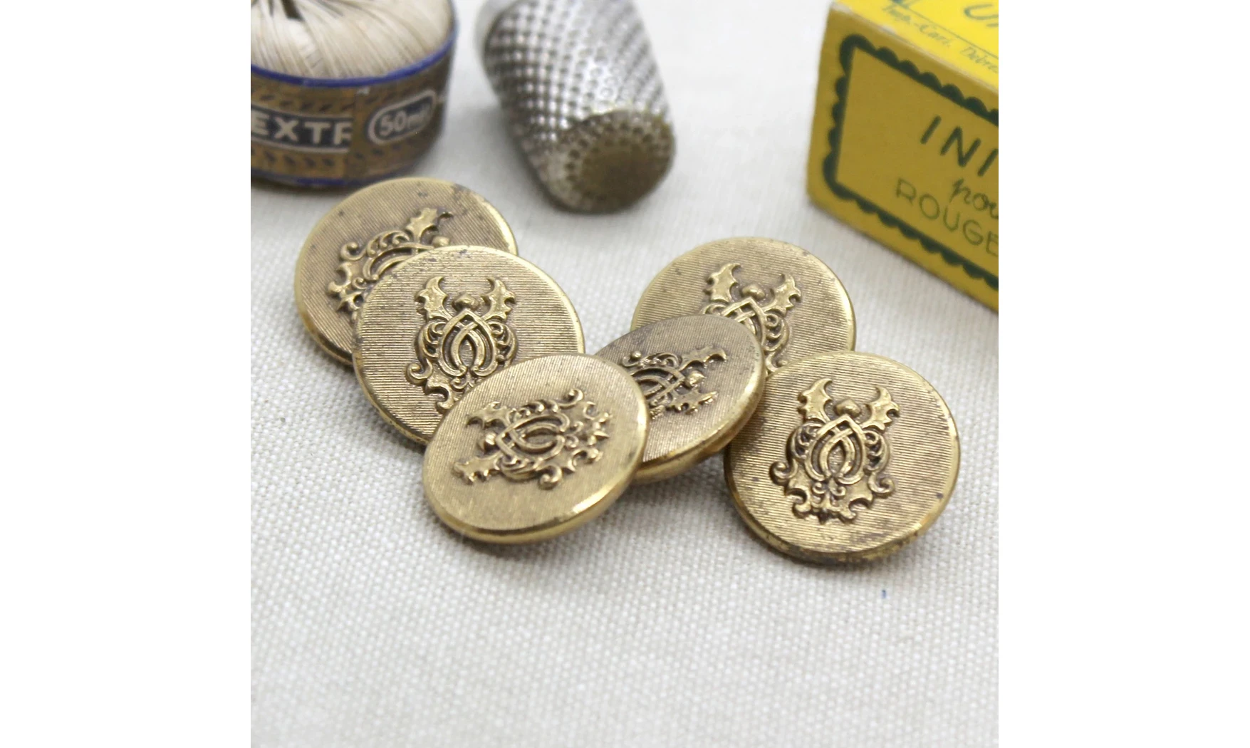 Vintage Button 476B